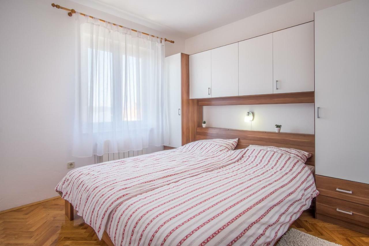 Apartman Cubranic Apartment Vrbnik Exterior foto