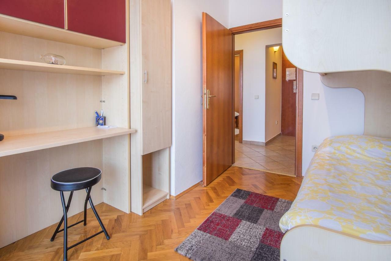Apartman Cubranic Apartment Vrbnik Exterior foto