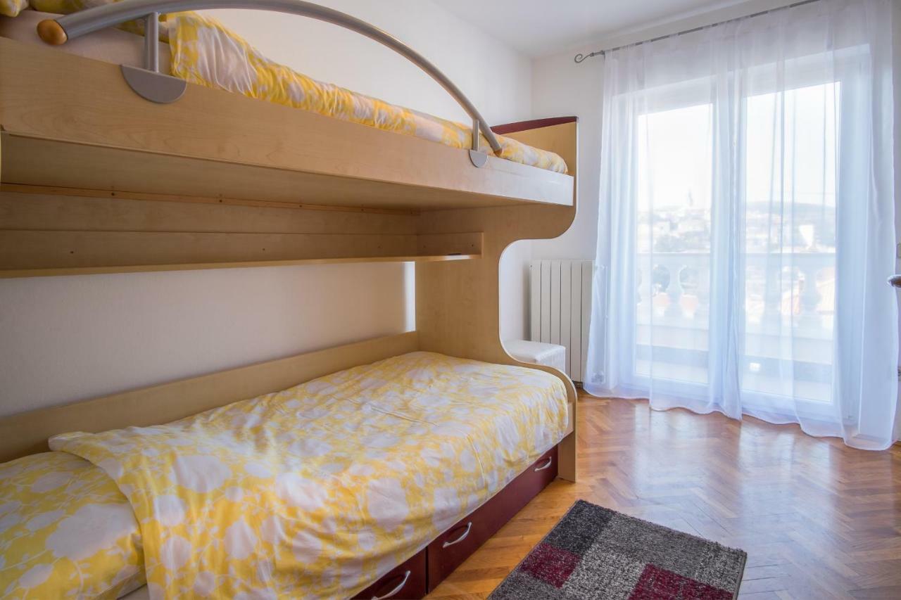 Apartman Cubranic Apartment Vrbnik Exterior foto