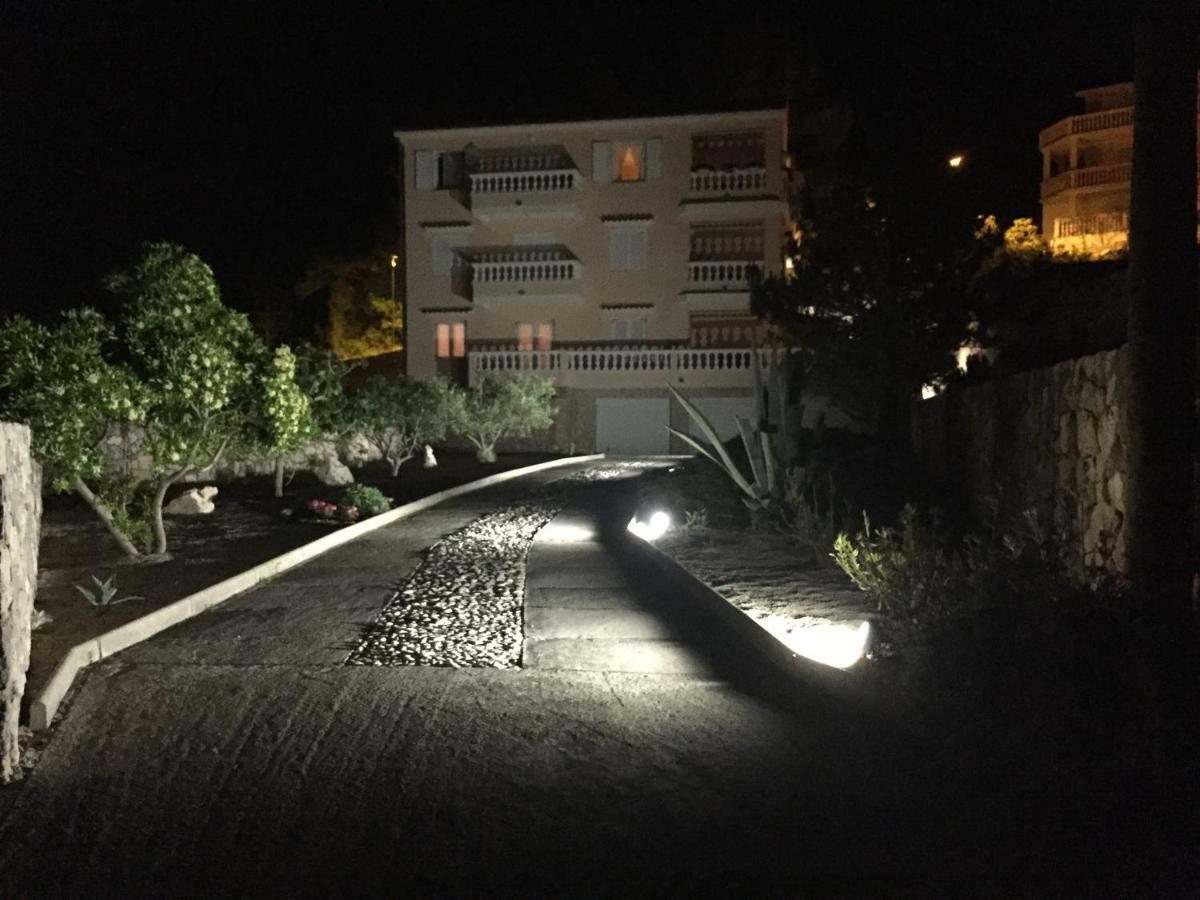 Apartman Cubranic Apartment Vrbnik Exterior foto